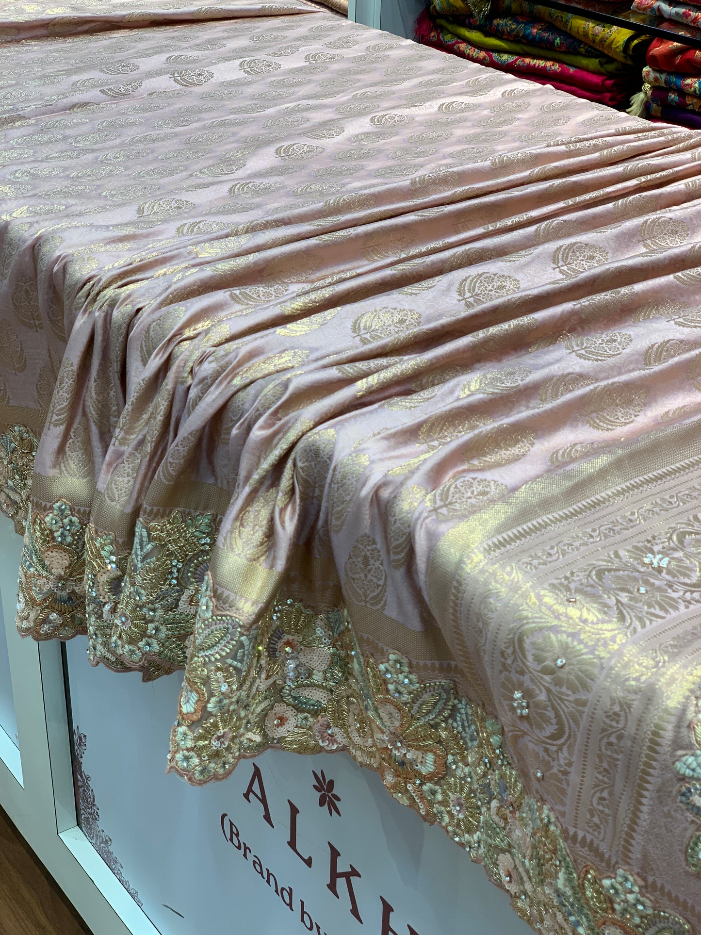 BANARASI BROCADE WITH HEAVY BORDER (LIGHT PINK)