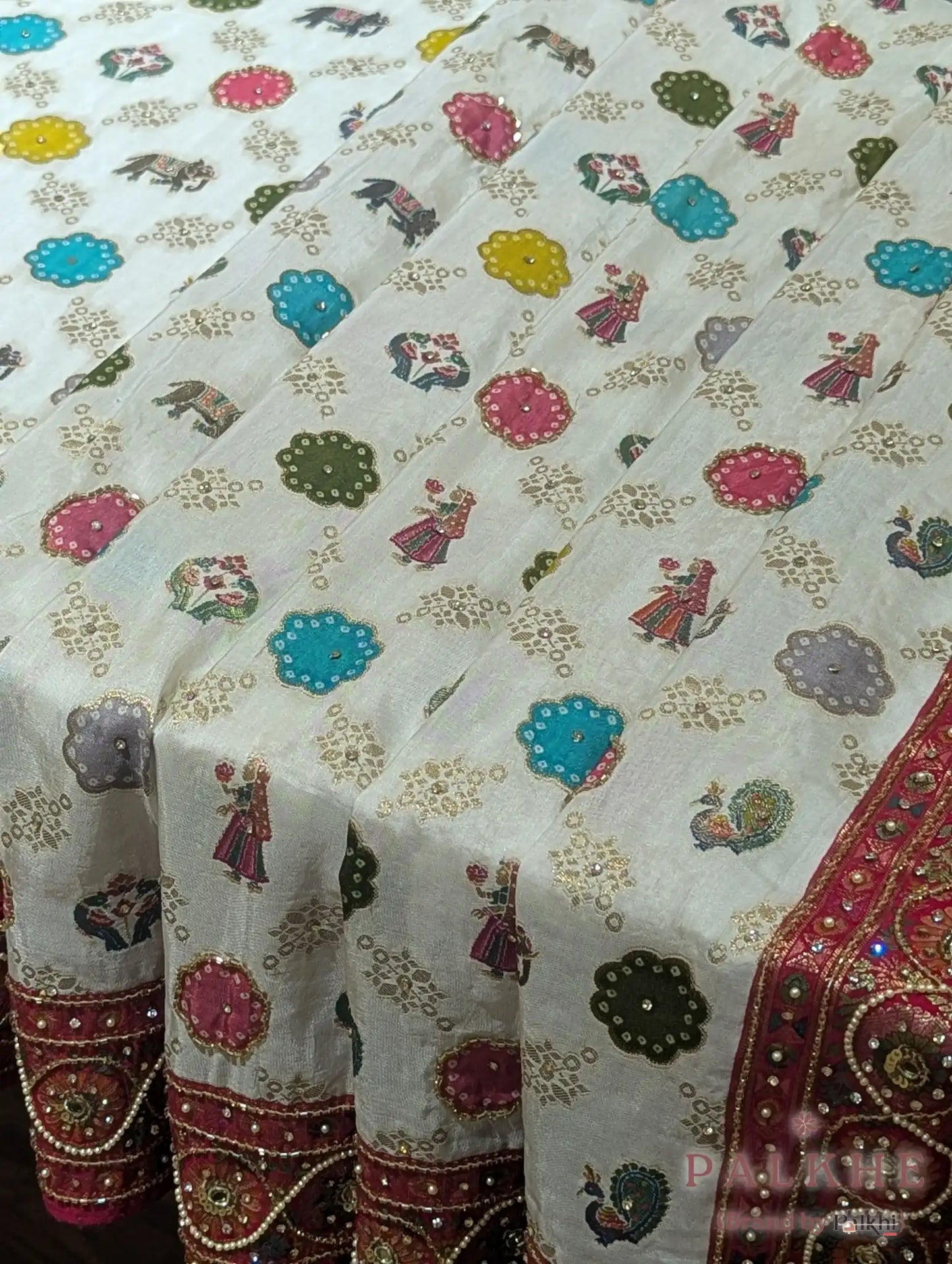 Beige Pashmina Silk x Hand Embroidery