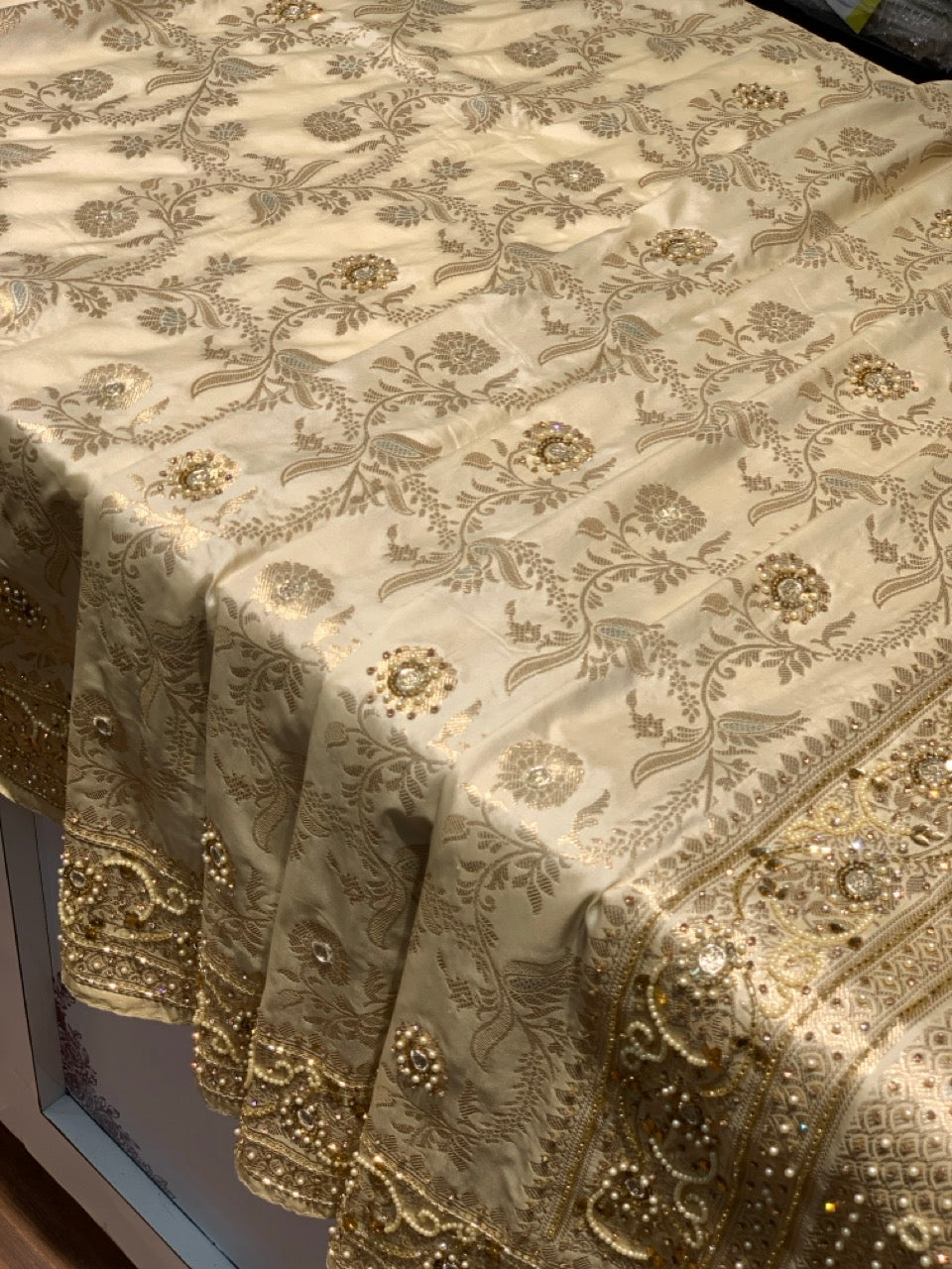 Banarasi x Border Handwork Embroidery