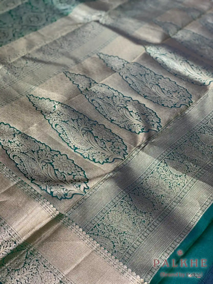 Dark Green Floral Jaal in Pure Kanjivaram Silk