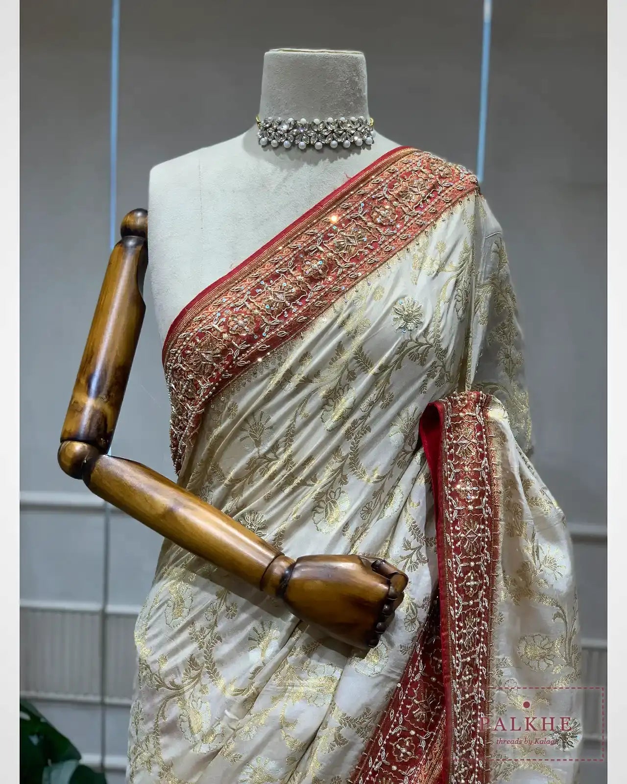 Ivory Floral Jaal Woven Silk Banarasi x Hand Embroidery