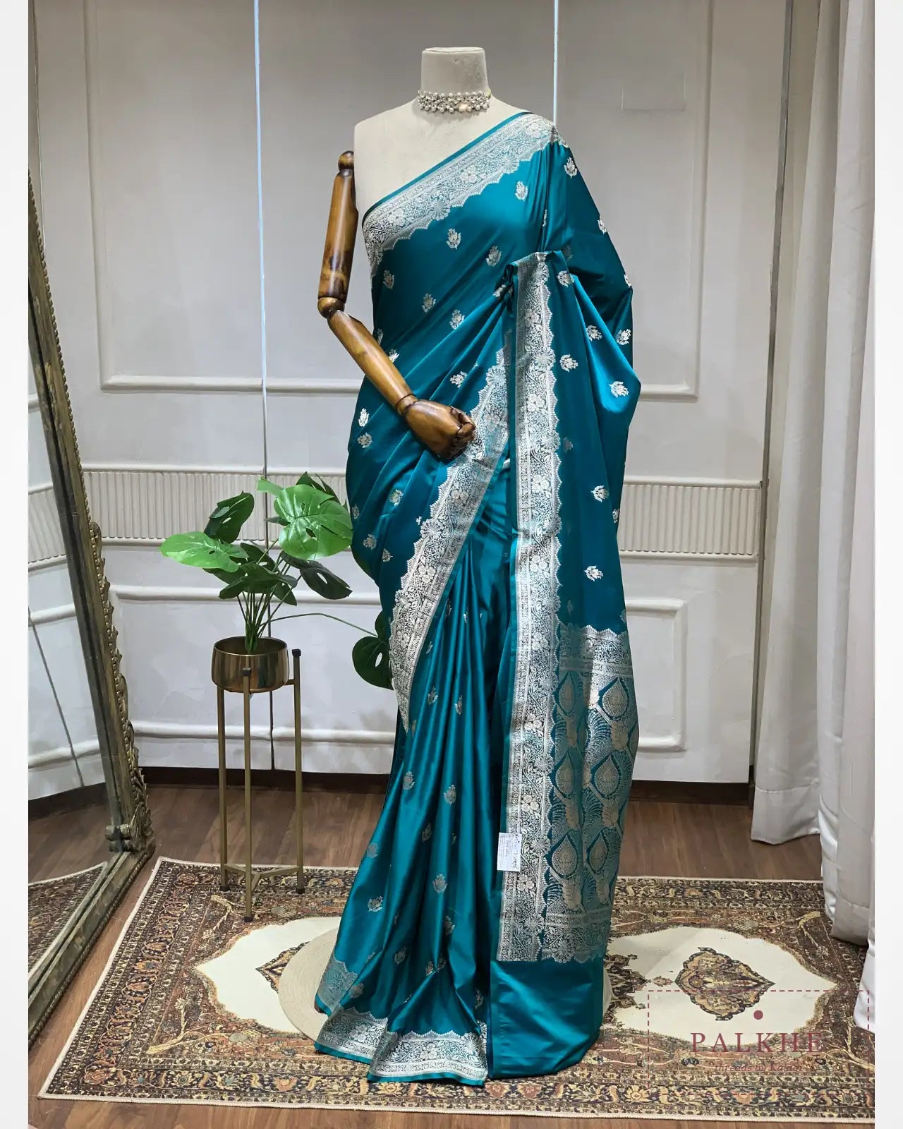 Rama Green Banarasi Floral Buttis in Pure Katan Silk