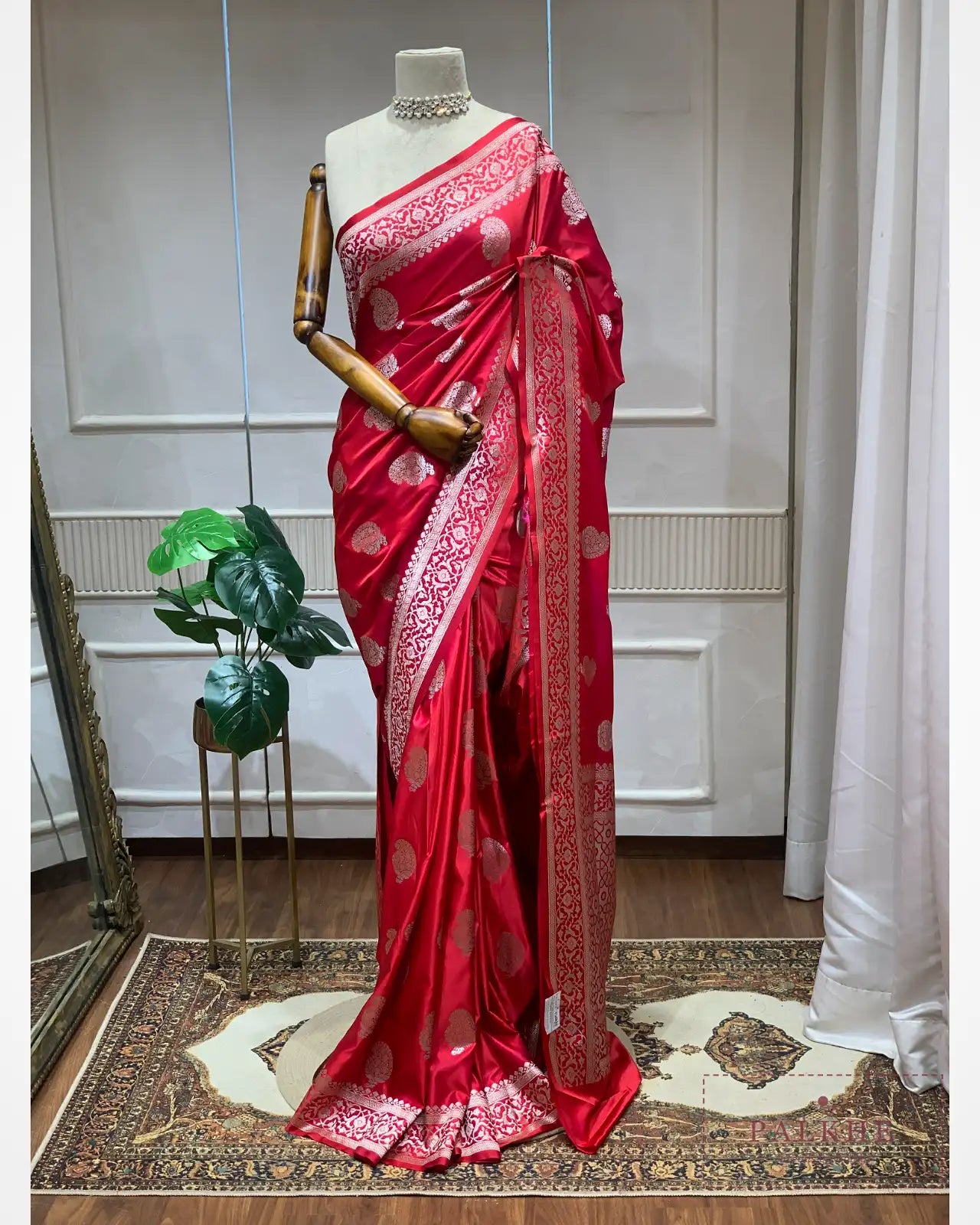 Red Banarasi Floral Buttas in Pure Katan Silk