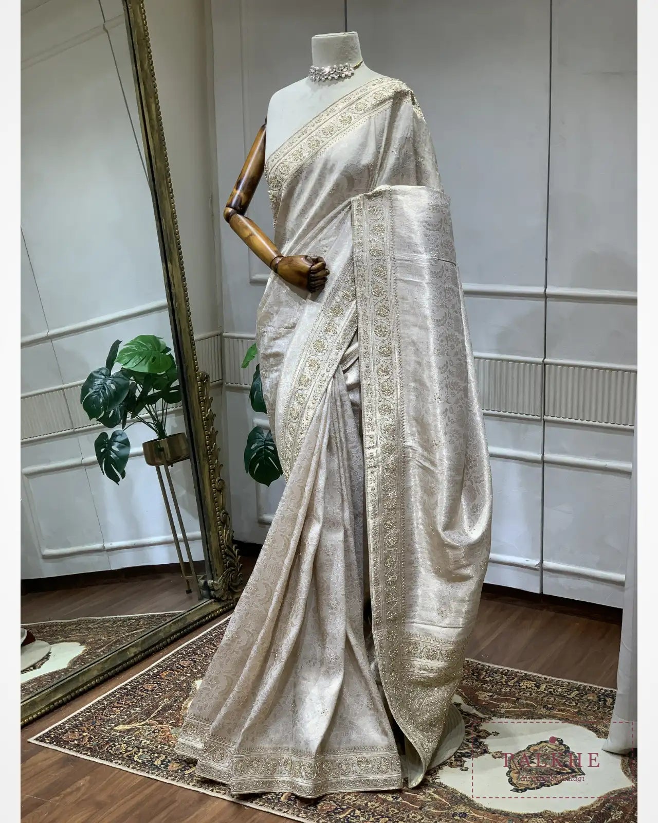 Ivory Floral Jaal Pure Silk Banarasi x Hand Embroidery