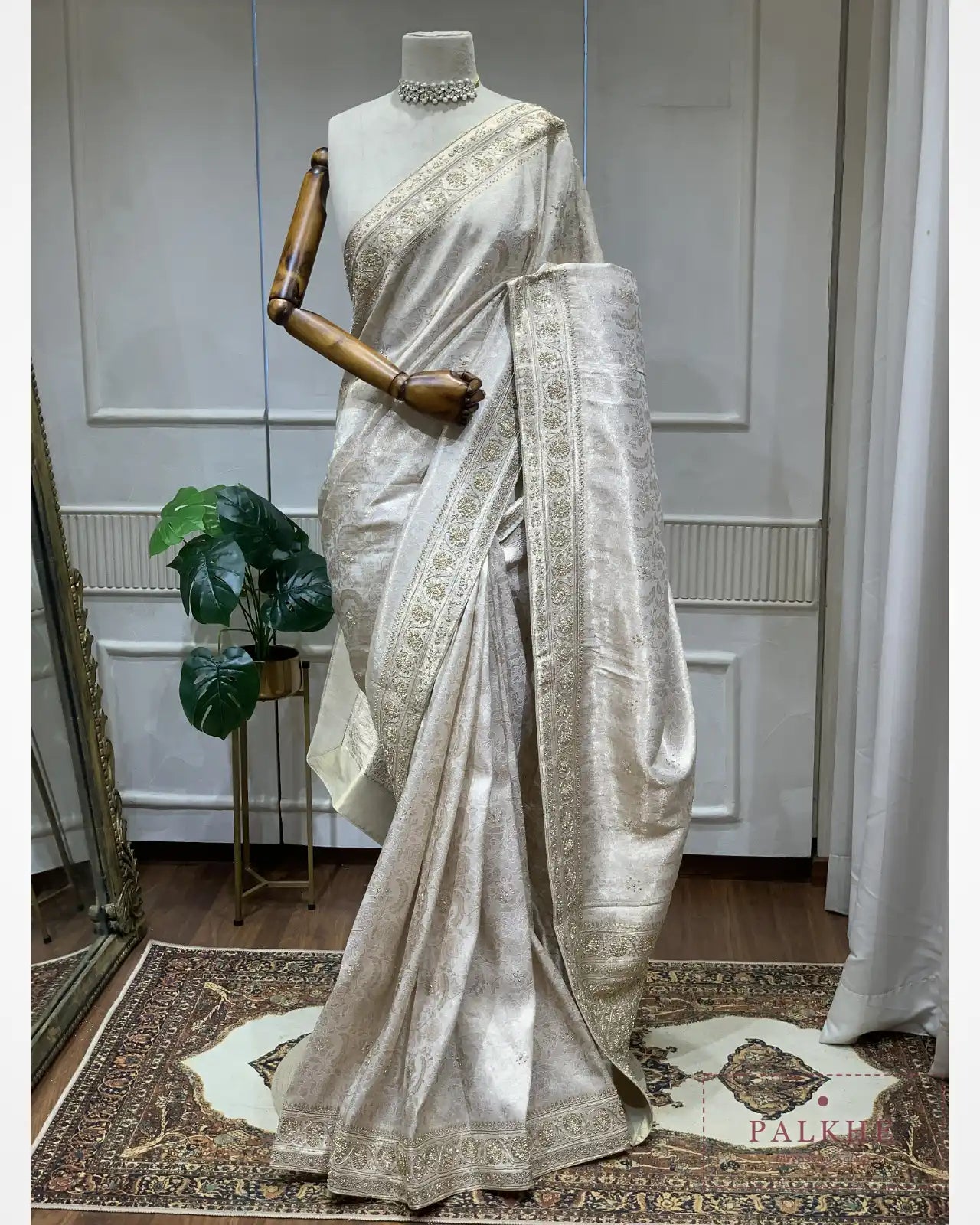 Ivory Floral Jaal Pure Silk Banarasi x Hand Embroidery