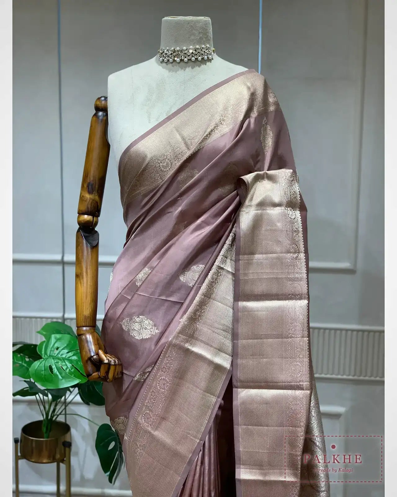 Onion Pink Kanjivaram Buttis in Pure Silk