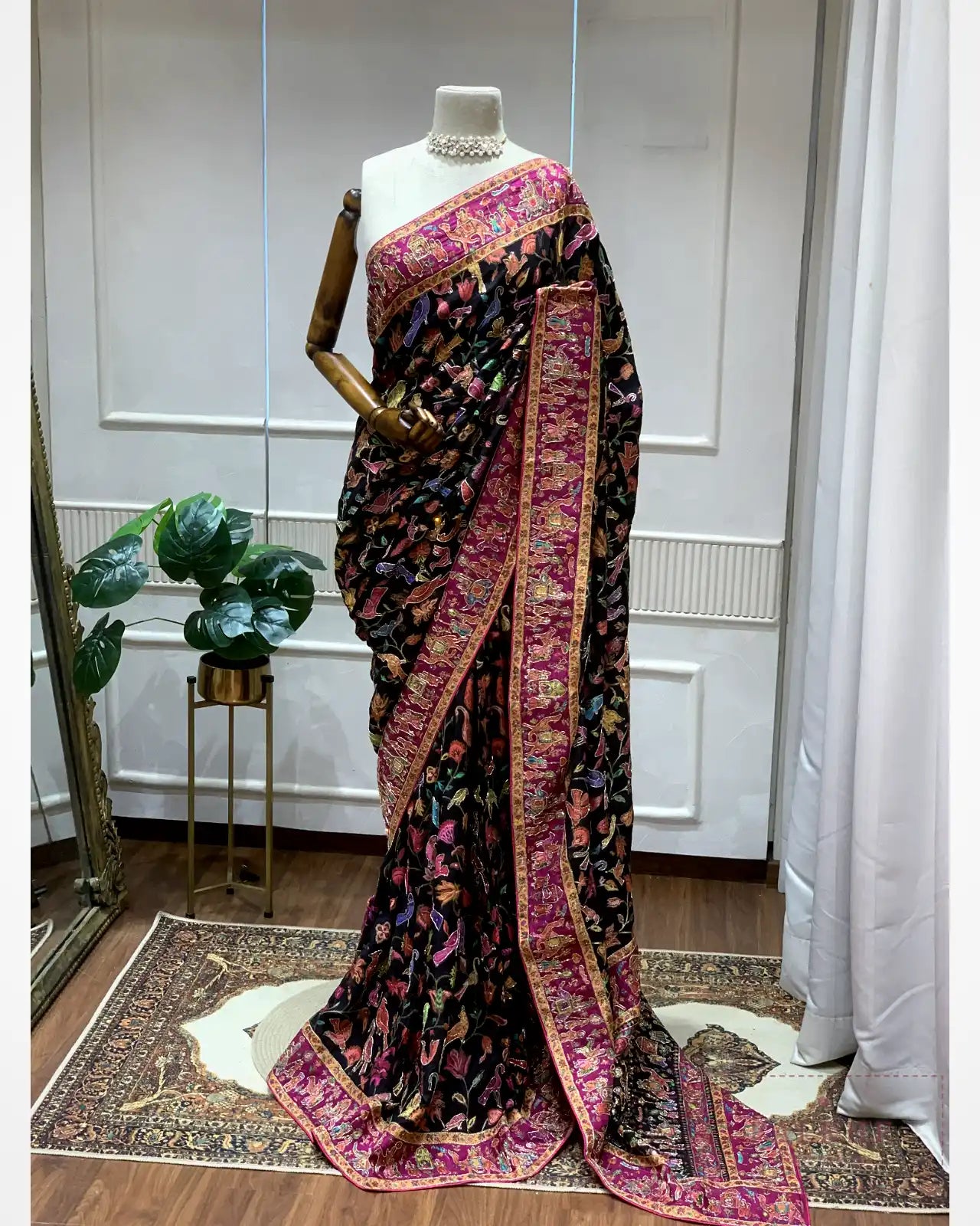 Black Pashmina x Hand Embroidered