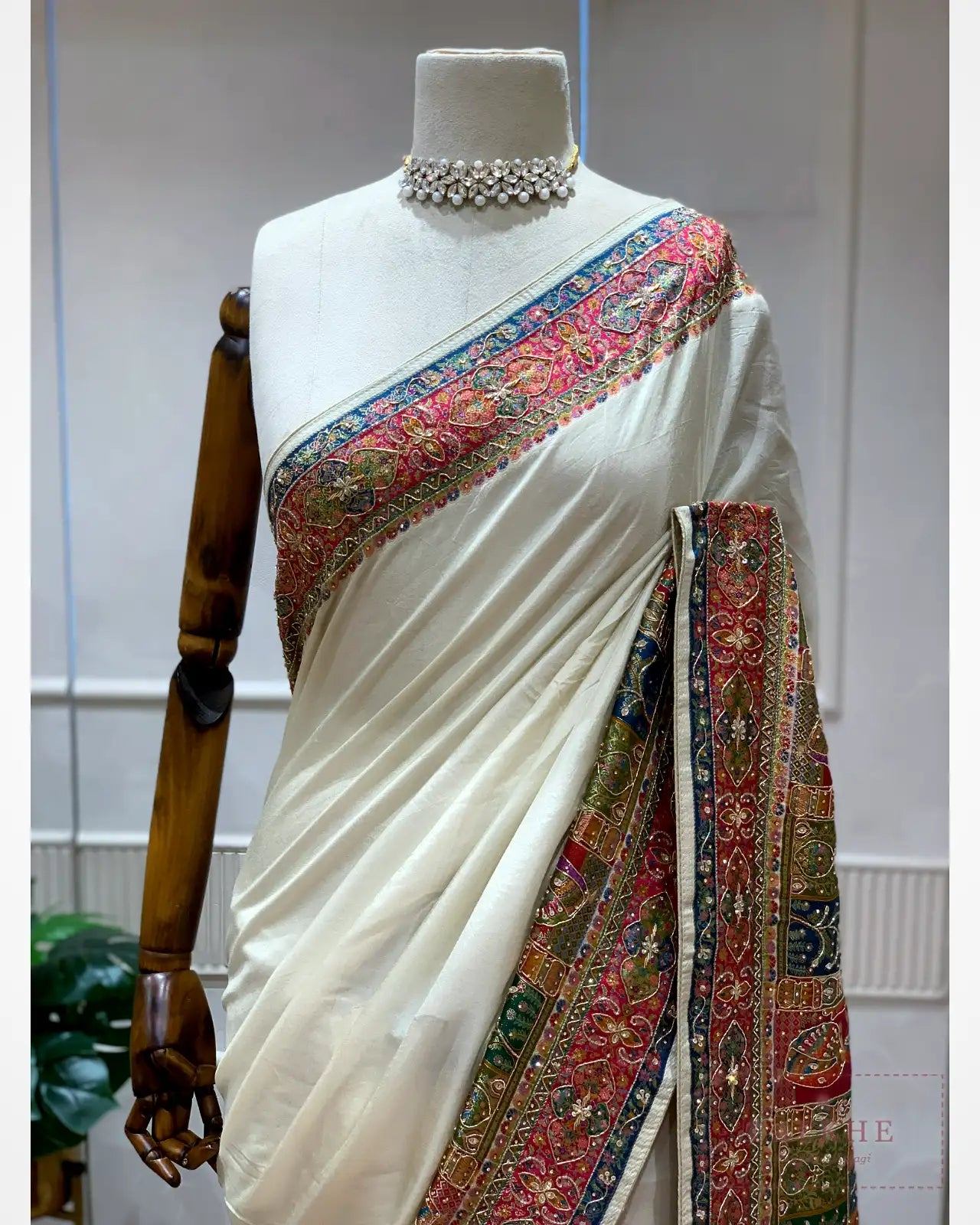Off-White Crepe Silk Pashmina x Hand Embroidery