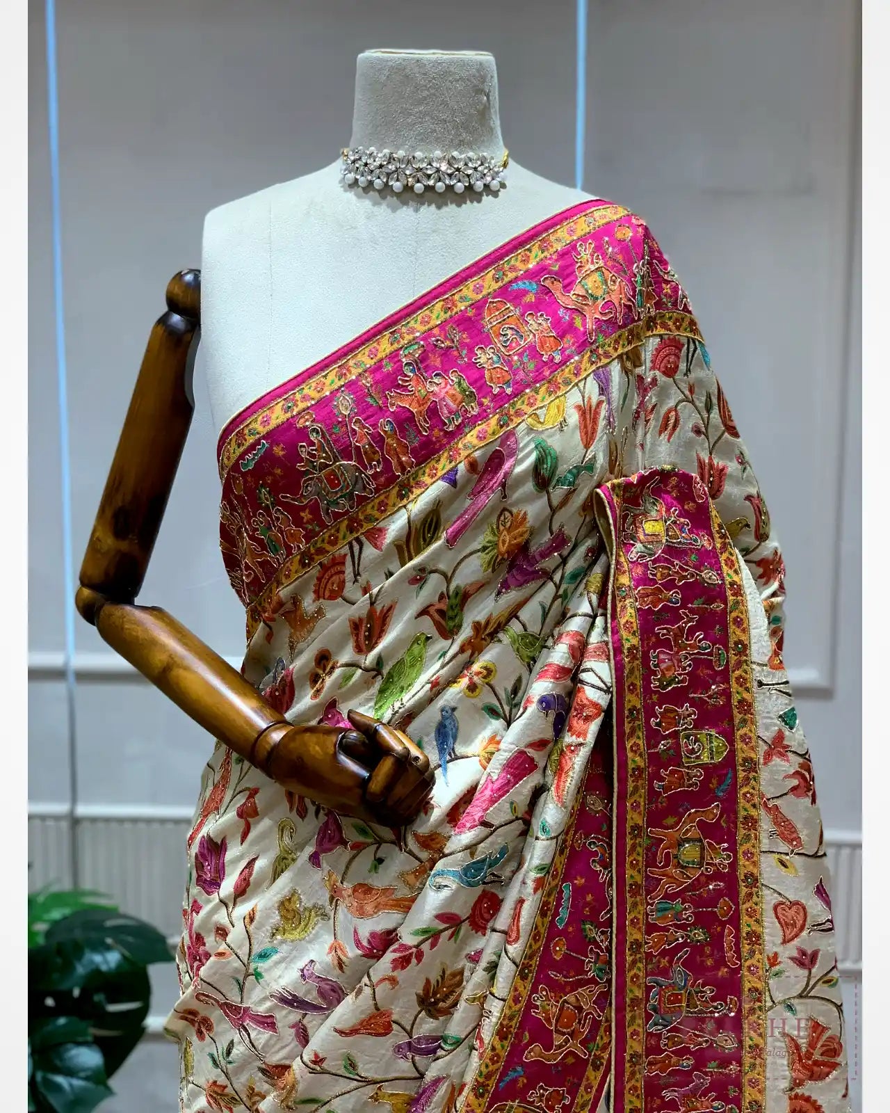 Ivory Bird Motifs Silk Pashmina x Hand Embroidery