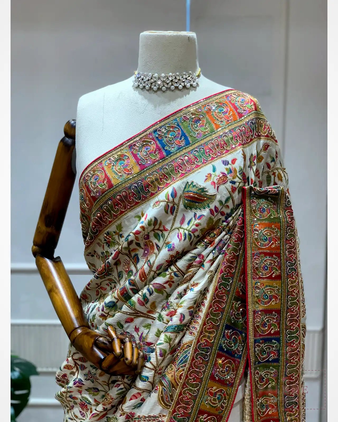 Cream Traditional Motifs Pashmina x Hand Embroidery