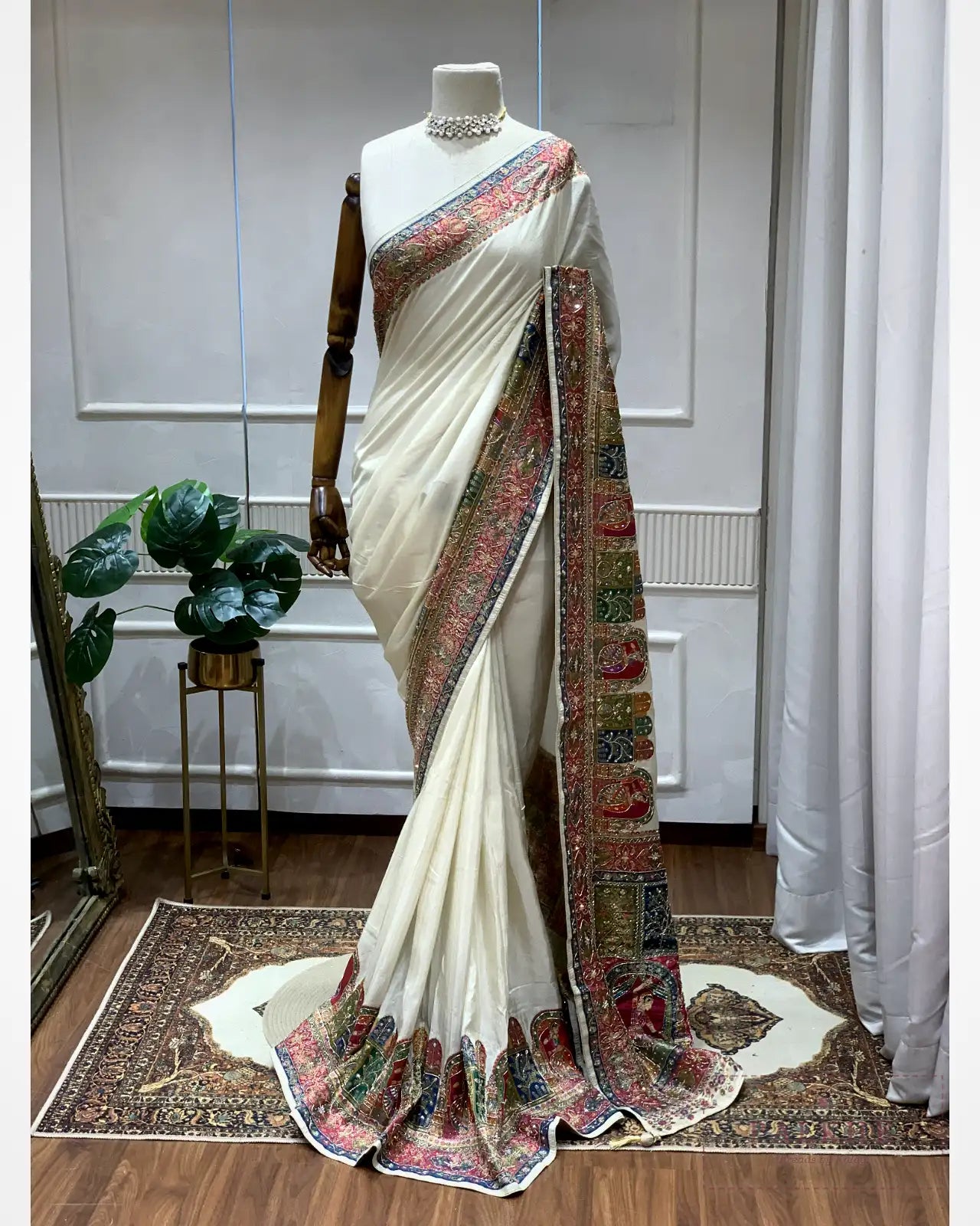 Off-White Crepe Silk Pashmina x Hand Embroidery